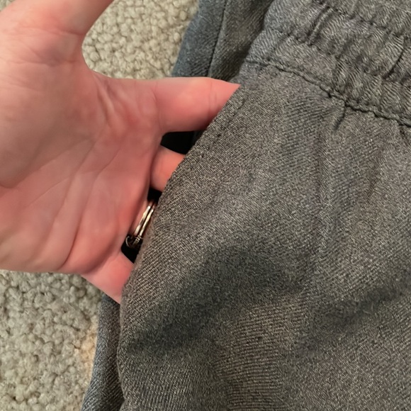 H&M drawstring ankle pant - Picture 3 of 5